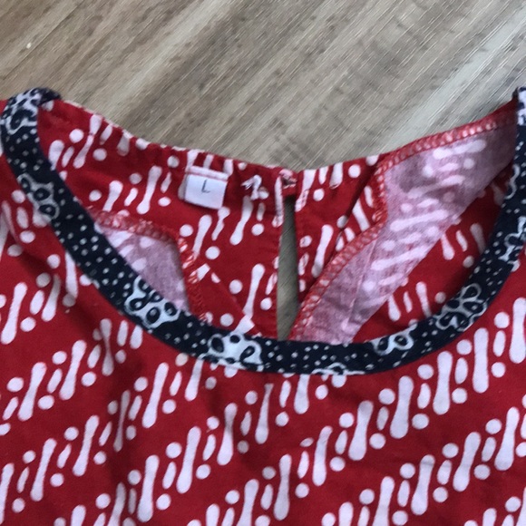 3 items, Women clothes and it’s still good condition and men socks from Japan - Picture 2 of 7